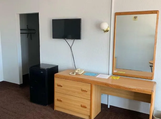 Ez 8 Airporter Motel